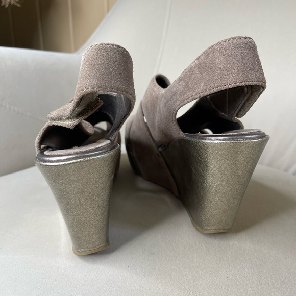 Kenneth Cole Reaction Shoes Leather sandals peep toe wedge Metallic Taupe Tan 9M - Picture 3 of 4